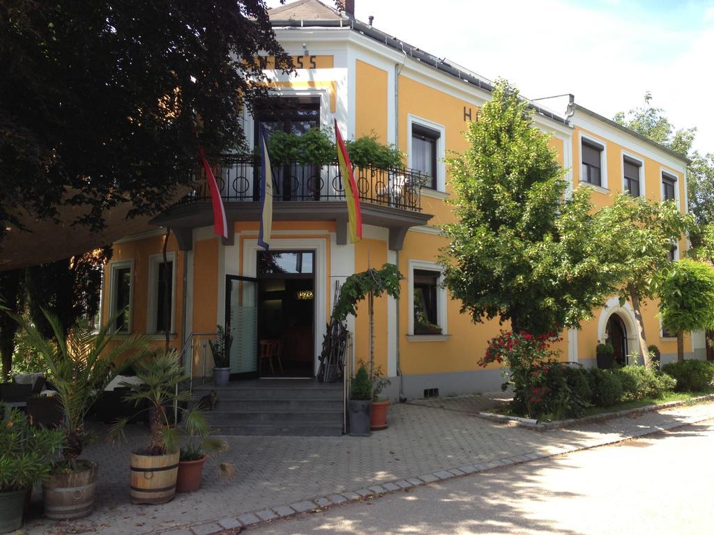 Gasthof-Pension Weisz-Artner Frauenkirchen Exterior photo